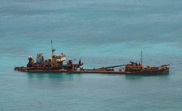 042113 5 St Marten - Vessel in Baie De Potence