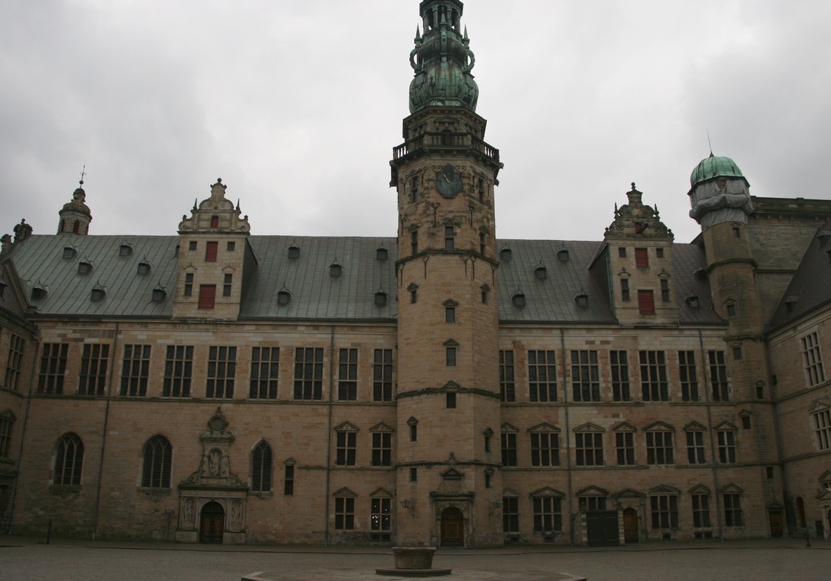 050412 14 Helsingor Kronborg Slot commenced building in the 15th century the inner court yard 2