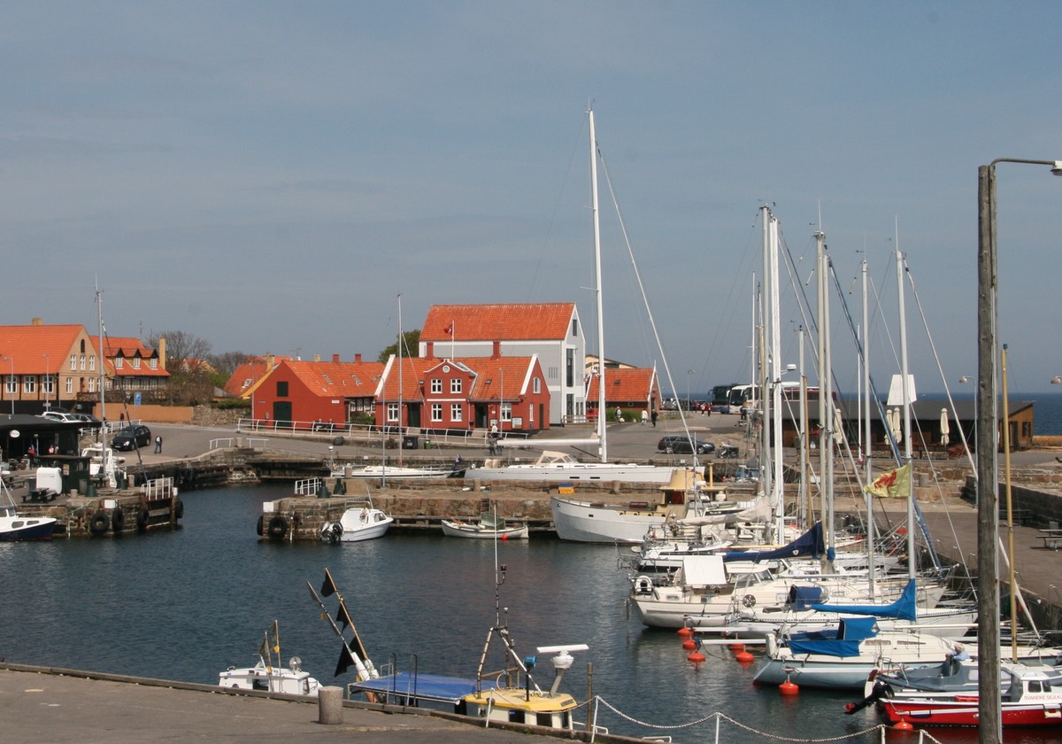 050912 1 Alongside Svanke in the outer harbour