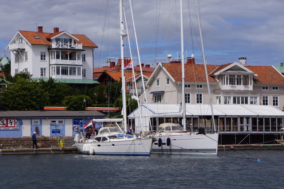 071013 1 Islay and Katherine marstrand.jpg