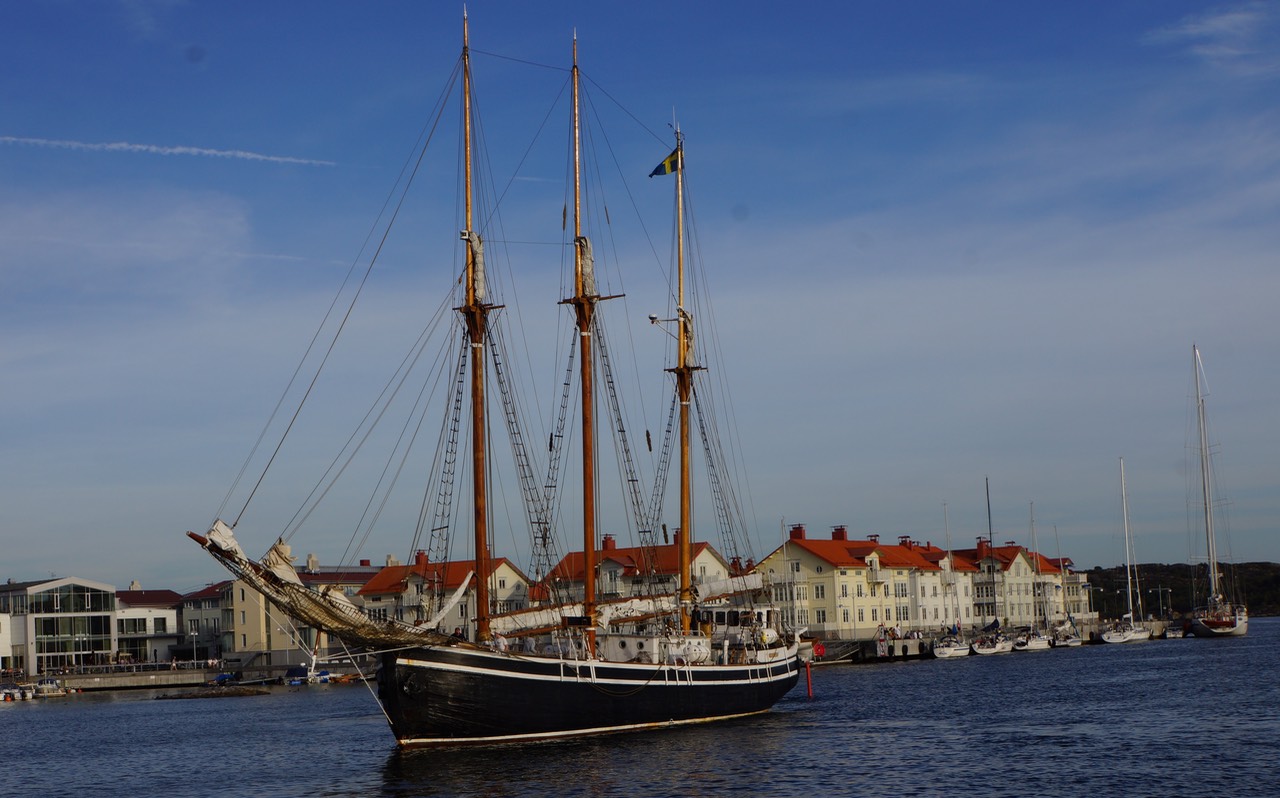 090713 14 Tall Ship Manovering Marstrand