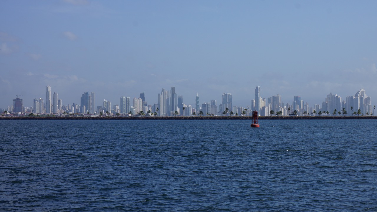 140219 2 Panama sky line disappearing