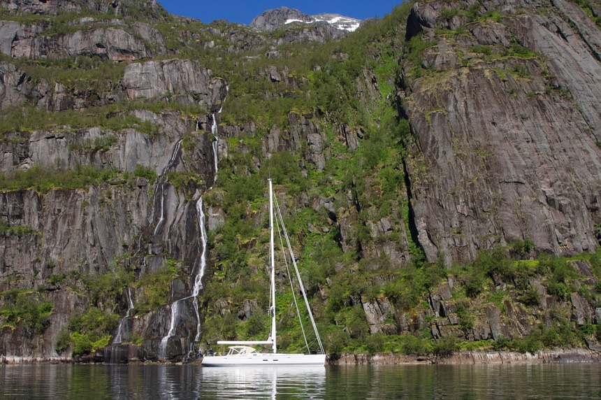 140702 20 Trollfjorden Katherine with waterfall