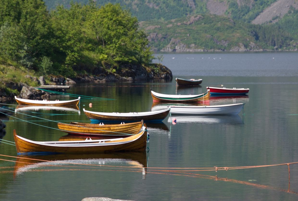 140710 9 Walking to A Boats