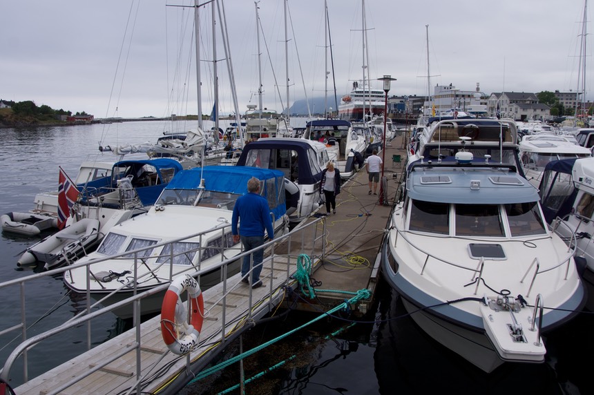 140718 28 Bronnoysund Harbour full for the Roots Festival