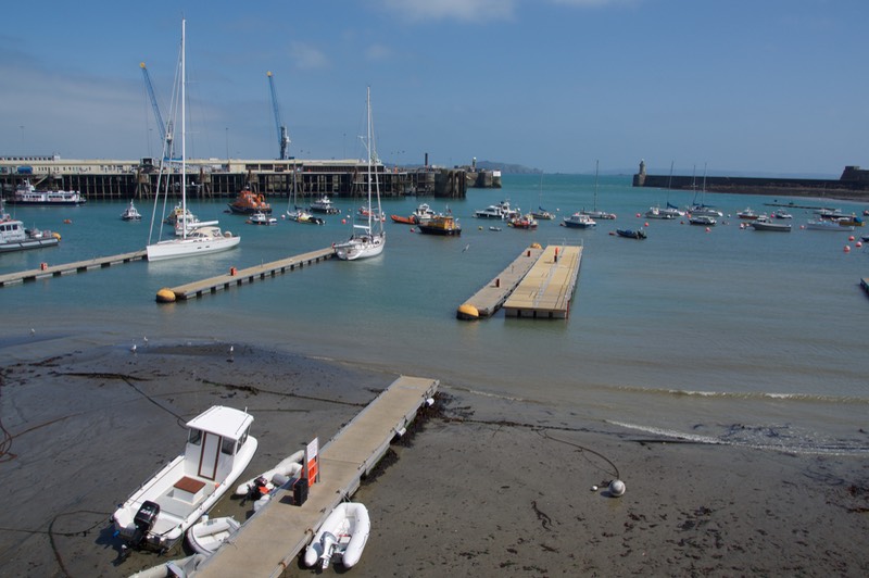 150419 2 Tides out and dinghy is high and dry