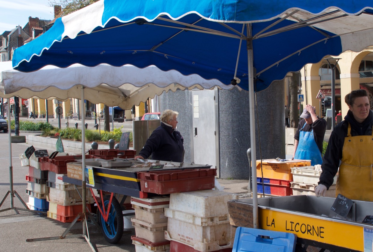 150429 2 Local Fishermans Wives selling fish Dieppe