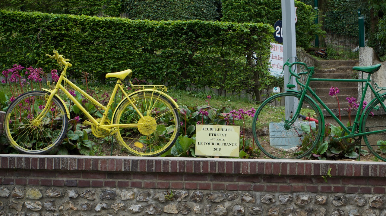 150504 9 Drive to Etretat A bit early for Tour De France
