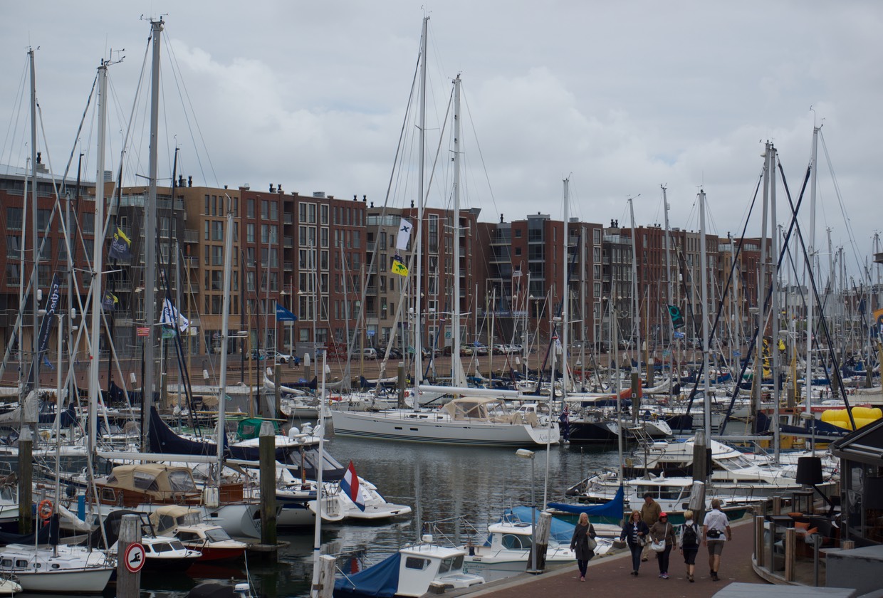 150619 2 Flags flying from Katherine Scheveningen