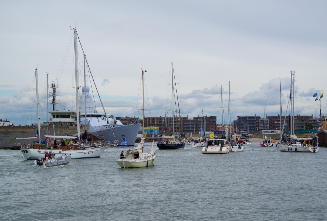150620 35 Returning to harbour