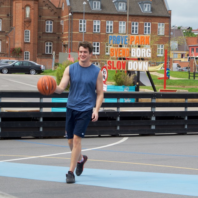 150708 3 Scott getting a little basketball in Svendborg Harbour