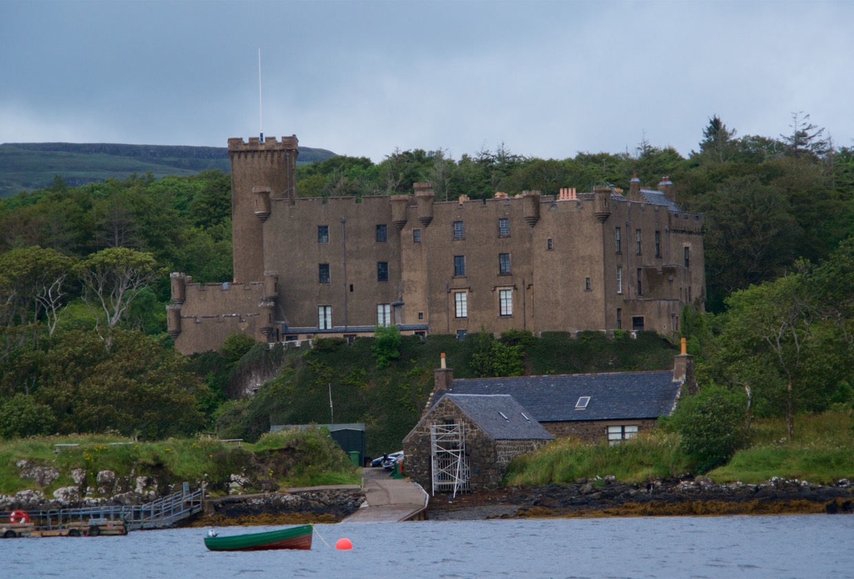 150812 8 Dunvegan Castle at our backdoor