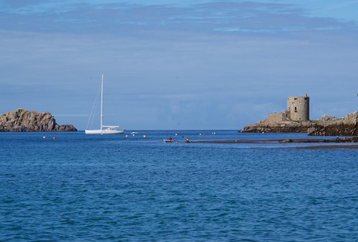 150919 New Grimsby Harbour Katherine on anchor Scily Isles