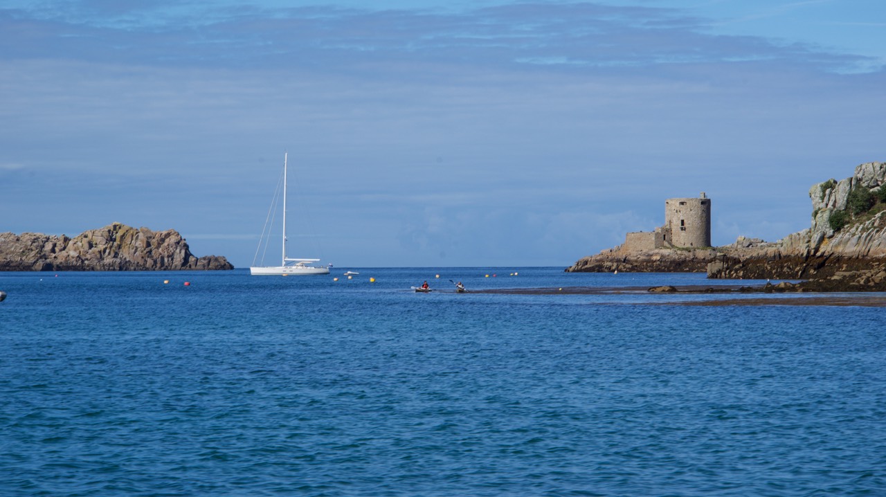 150919 5 New Grimsby Harbour Katherine on anchor Scily Isles