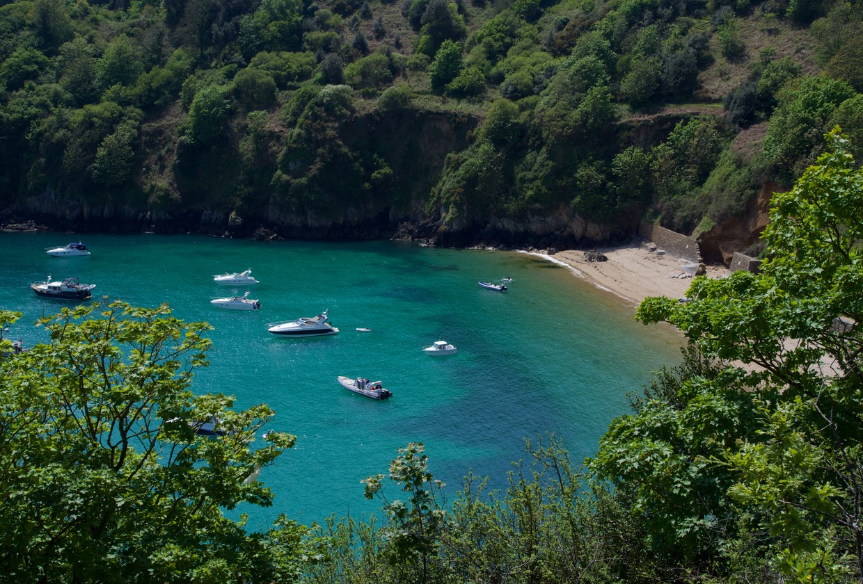 160515 Coastal walk for lunch with Stine and Richard Fermain Bay Guernsey