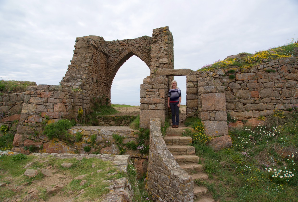 160517 Grosnez Castle Ruins 1400s Jersey