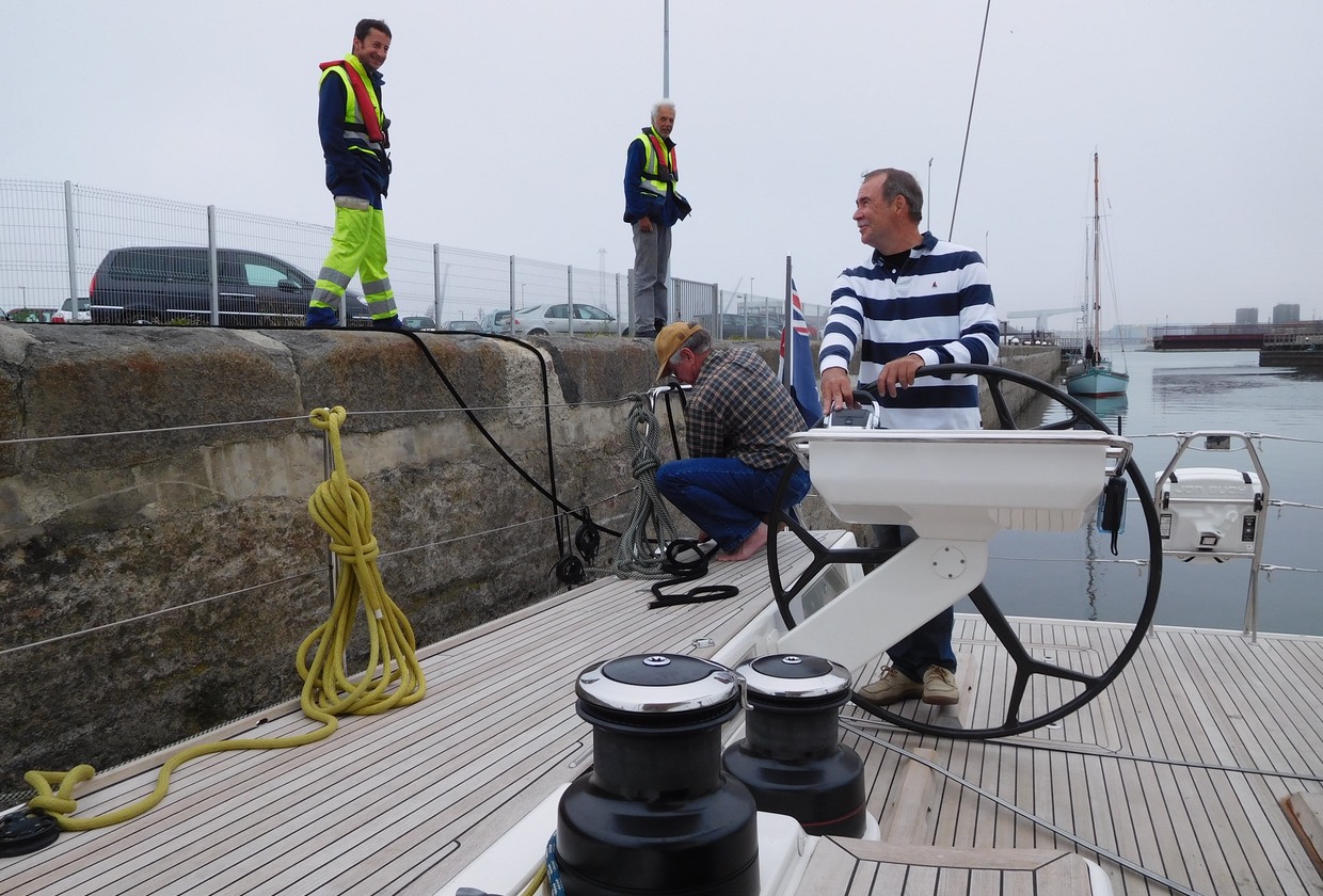 160608 St Malo through the Lock