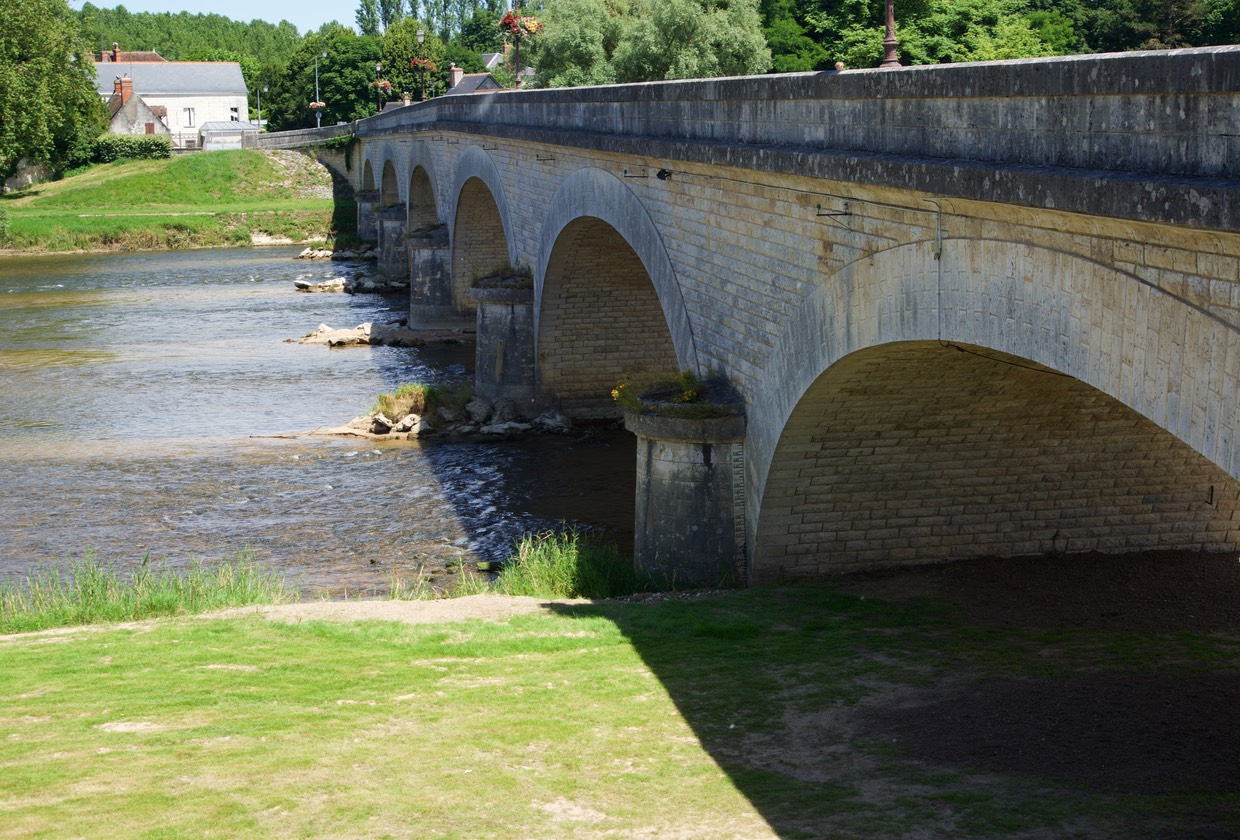 160707 Bridge over river Cher