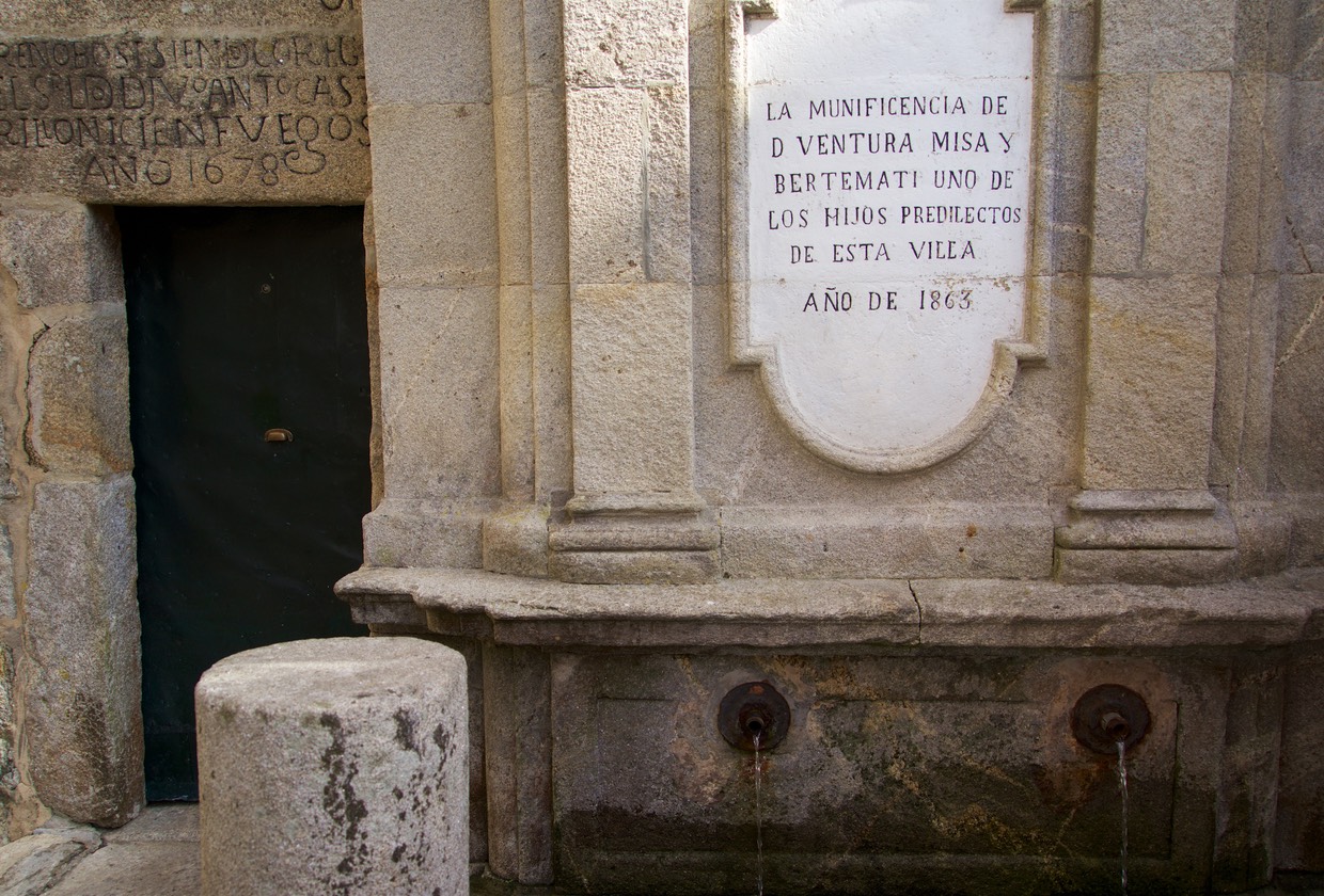 160808 Buildings of the old town Baiona Spain 1678 and 1863