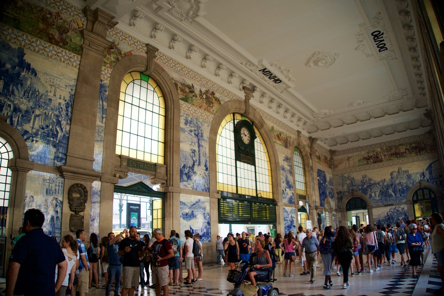 160812 14 Porto walking tour Train Station.jpg