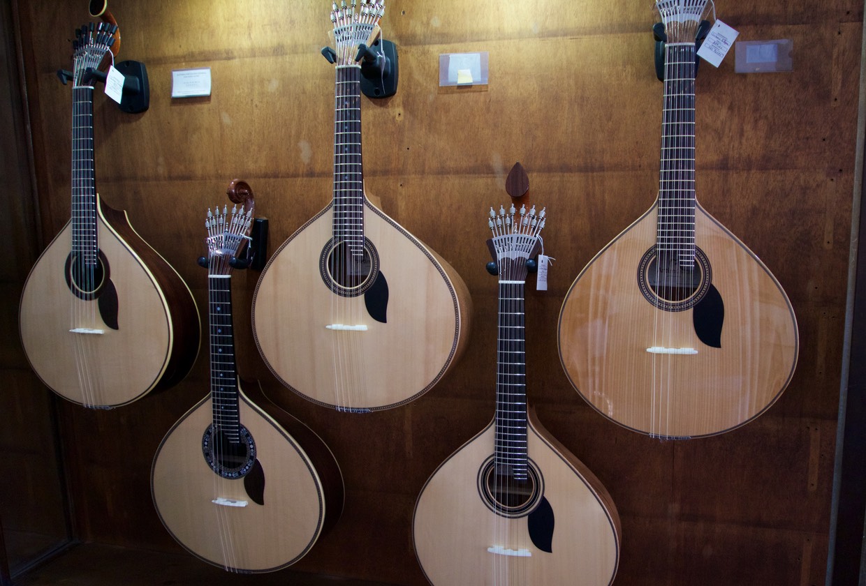 160812 Porto walking tour House of Guitars