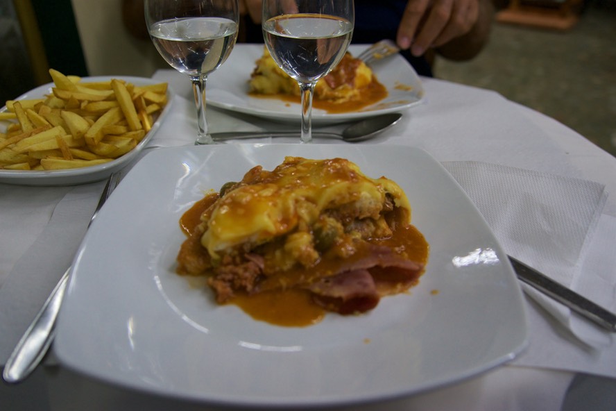 160812 27 Porto Our Lunch Stop Confeitaria Do Bolhao Francesinha.jpg