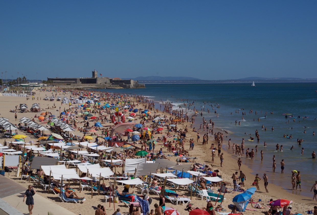 160820 Ride day to Cascais Busy Beach