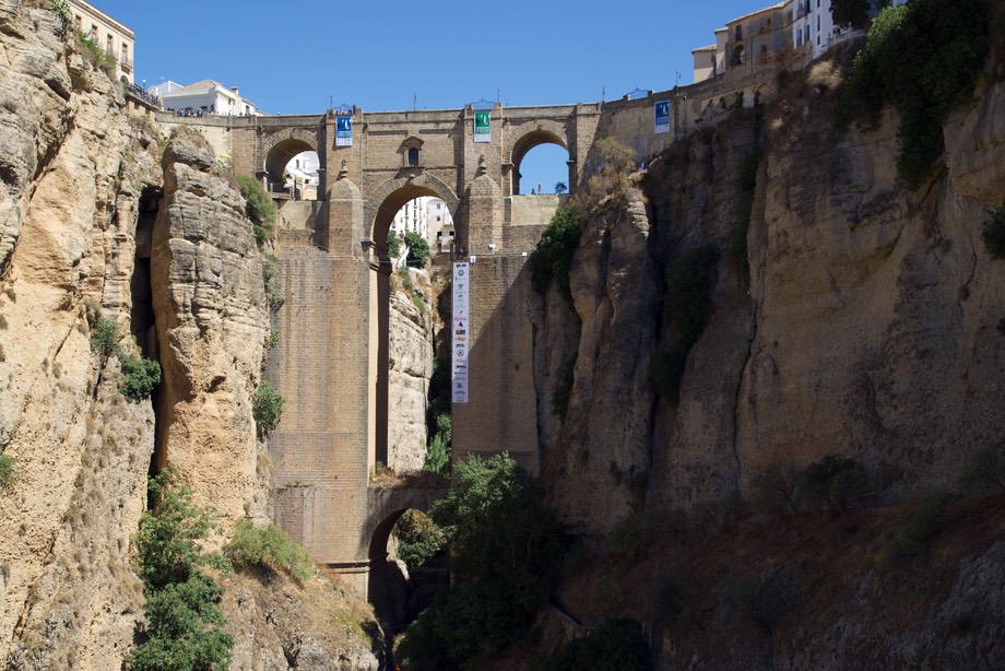 160917 12 Ronda 18th Century bridge joining old and new Ronda.jpg