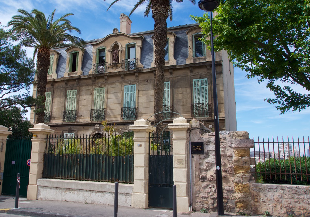 170512 Walking Marseille