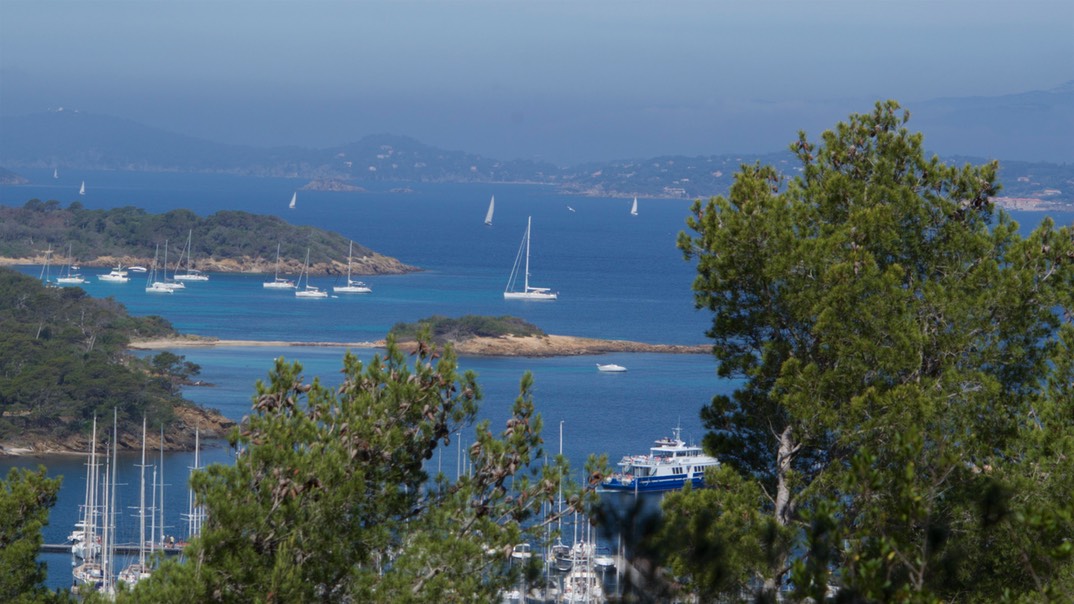 170514 5 Iles De Hyeres Ile De Porquerolles  Katherine on anchor Le D'Argent 
