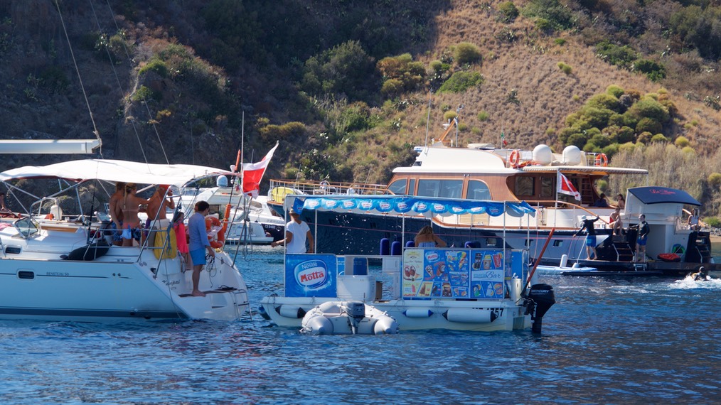 170715 1 Ice-cream van on the water Panarea