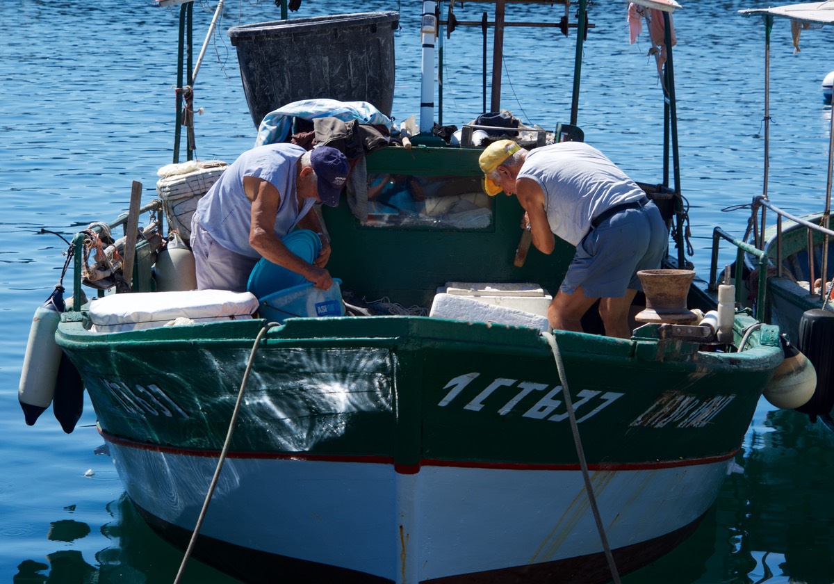 170729 Two "young" fisherman Pt Etna