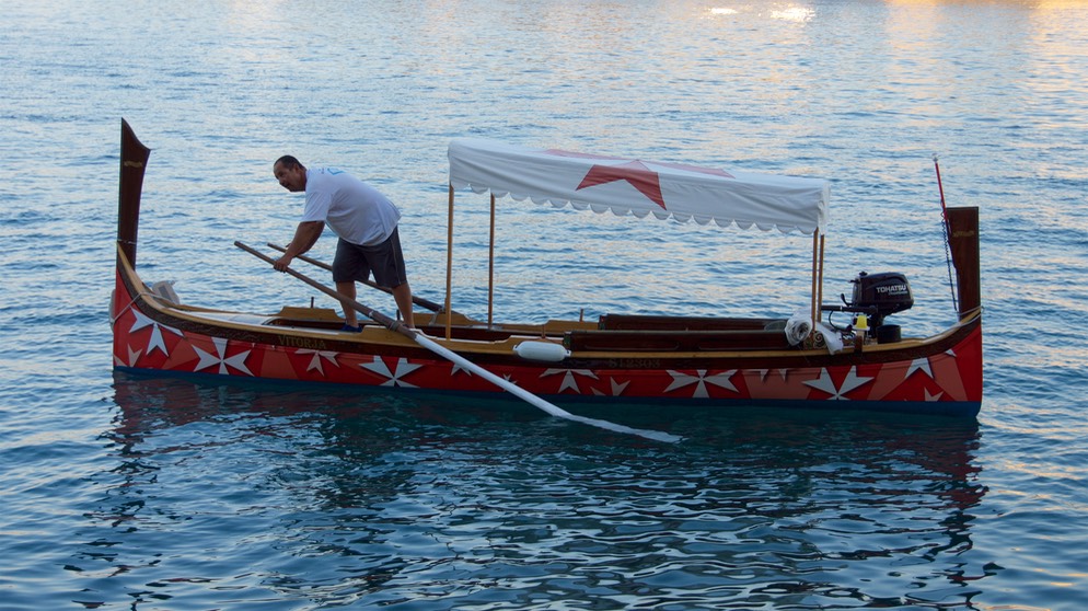 170802 11 Traditional Taxi  Grand harbour