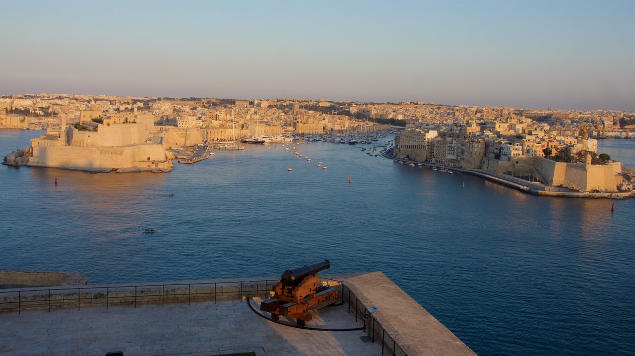 170802 13 Sunset Looking across Grand harbour to Vittoriosa Yacht Marina