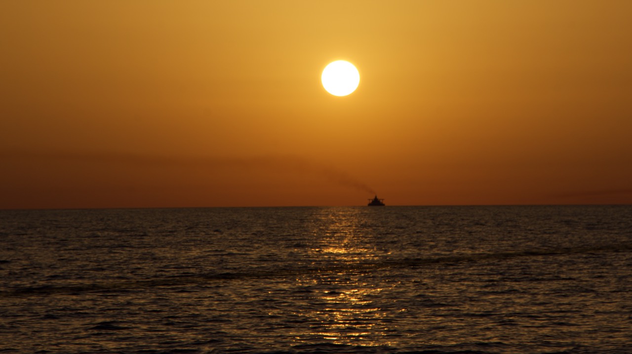 170817 13 Sailing to Sardinia Sunset
