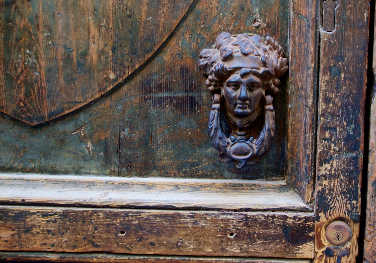170819 Doorknocker Cagliari