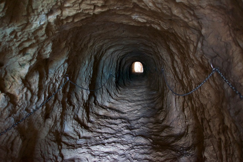 180605 8 Walking to the top of Penyal d Ifac The tunnel