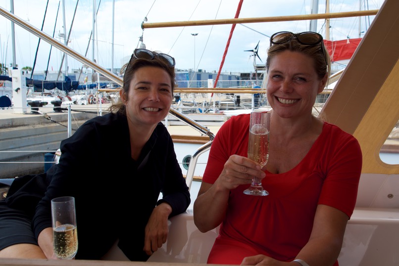 180607 1 Arriving Valencia and greeted by Christine Time for champagne