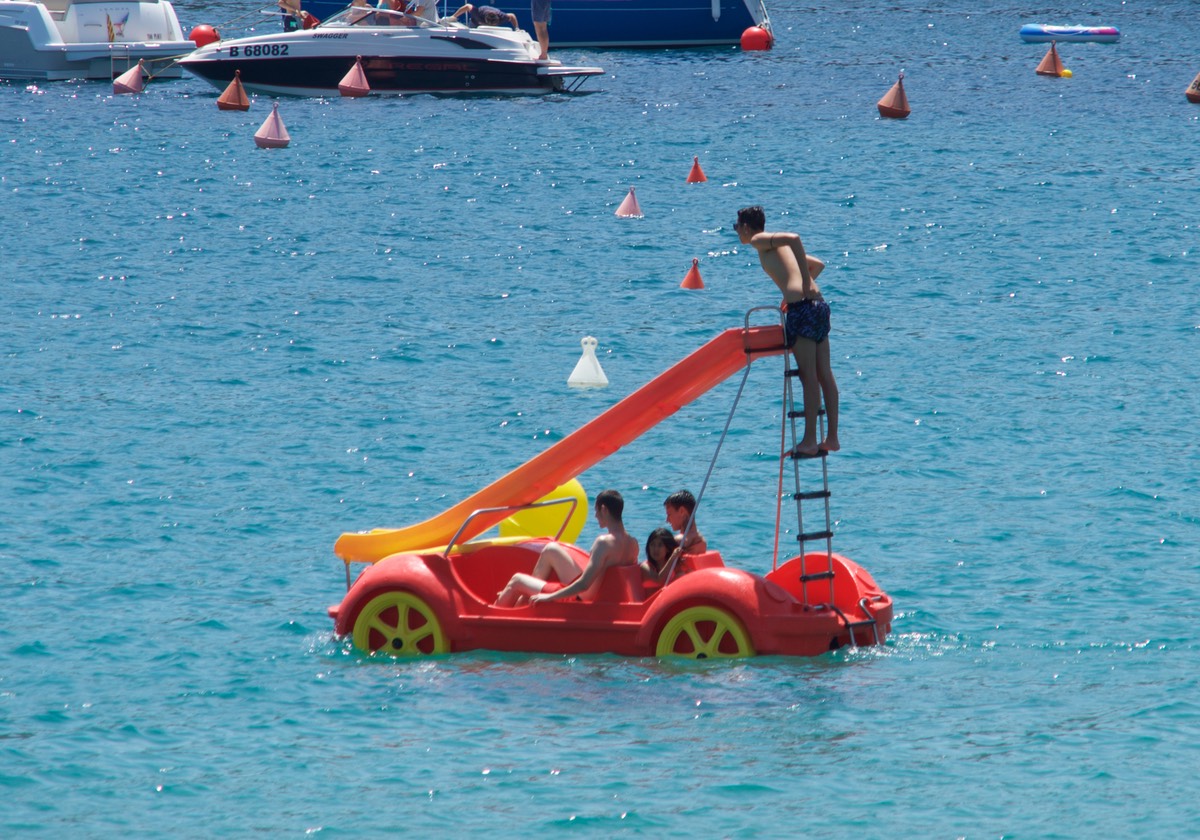 180701 Cala Montgo Water toys
