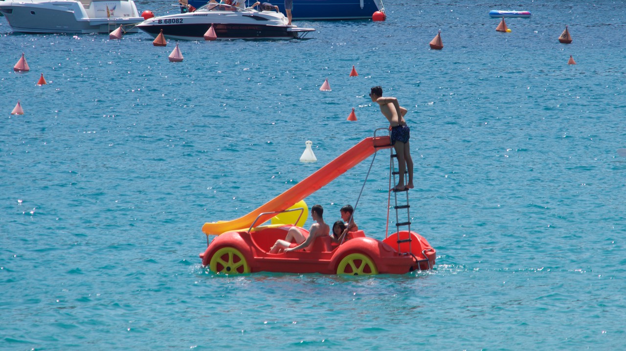 180701 4 Cala Montgo Water toys