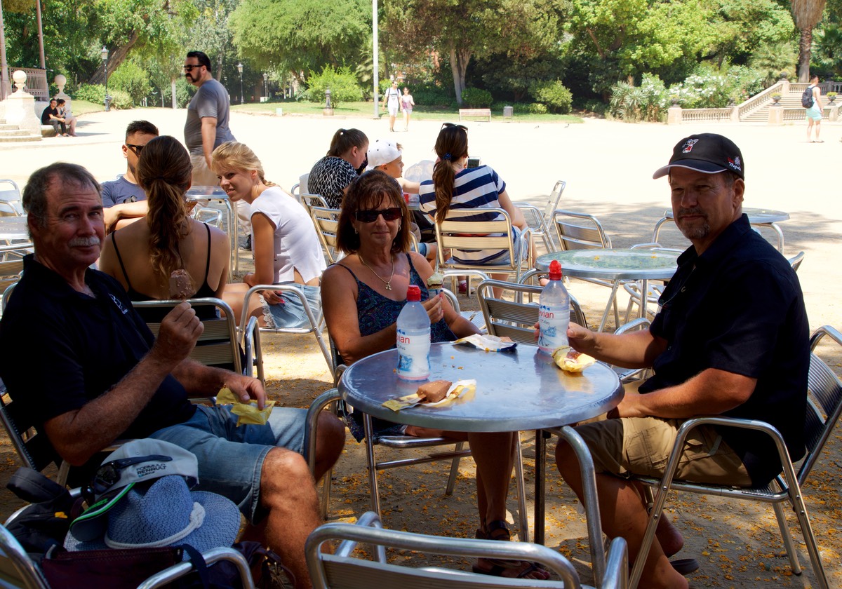 180703 Barcelona Ice-cream at Park De Ciutadella