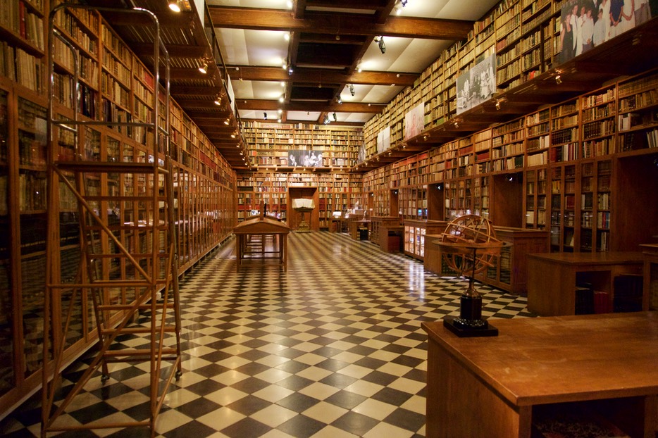 180714 13 Museu del Castell de Peralada Library