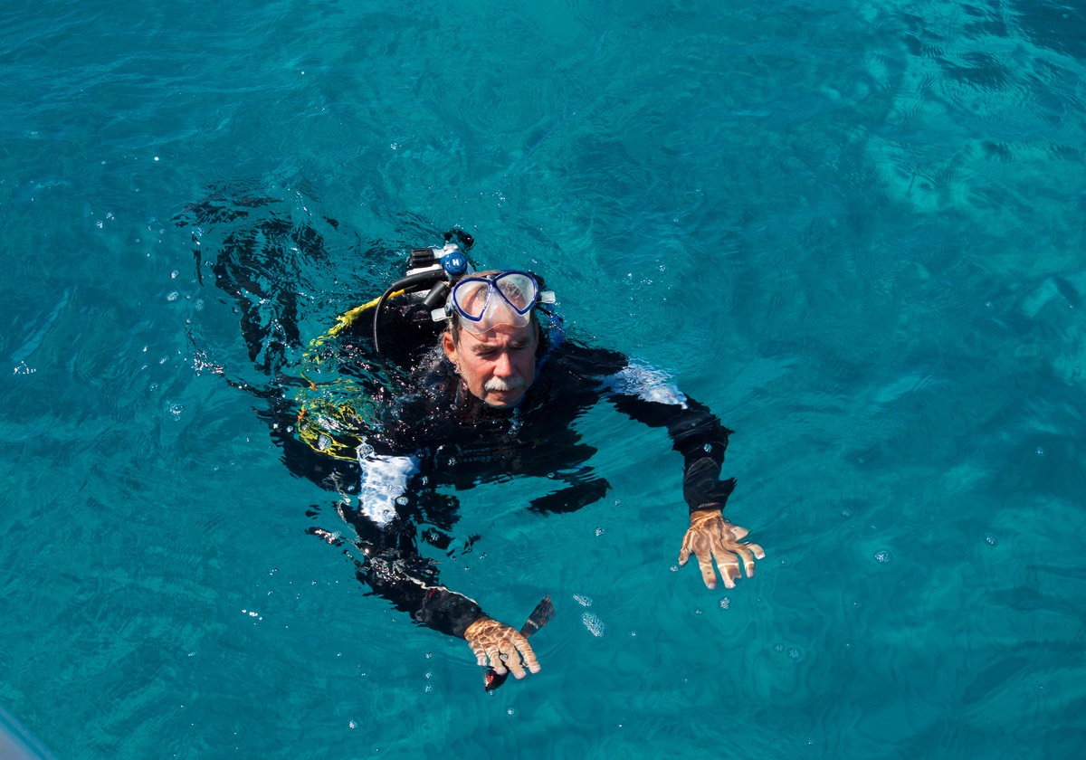 190717 4 Arrived into Sardinia to the beautiful water at Porto Pino Andrew diving the boat