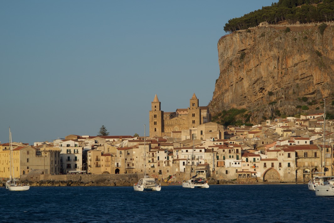 190801 21 Cefalu Cathedral dominating the old town