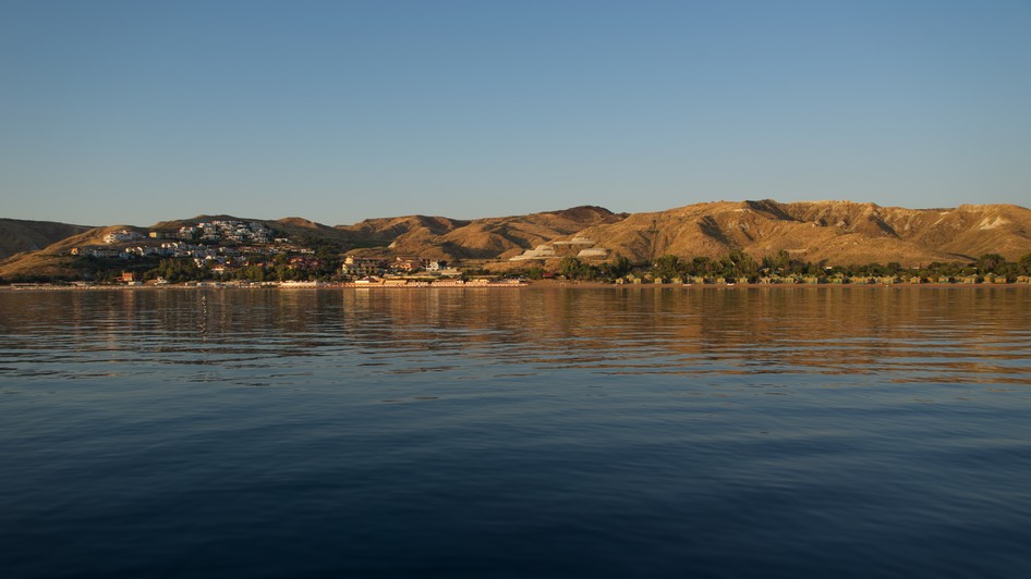 190807 2 Early morning shot of our anchorage west of Crotone