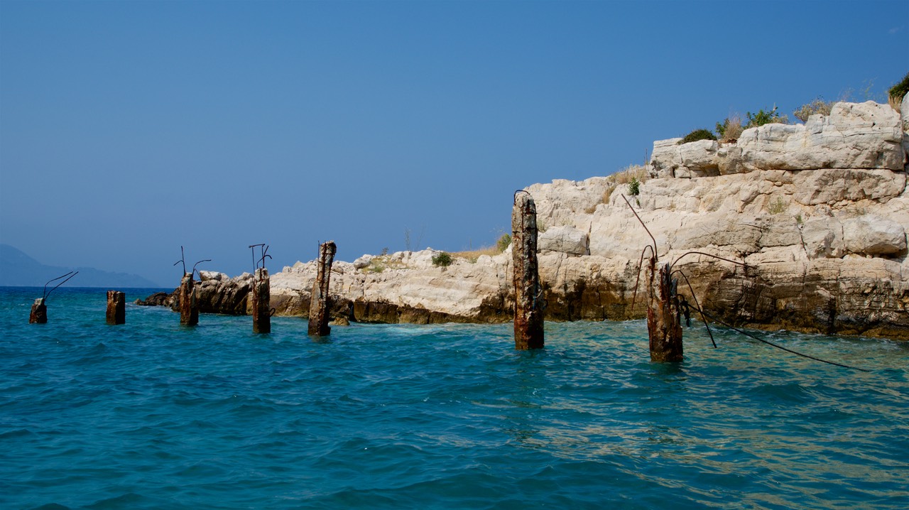 190830 16 Ruins of a` pier we suspect Gjiri Shengjergjit