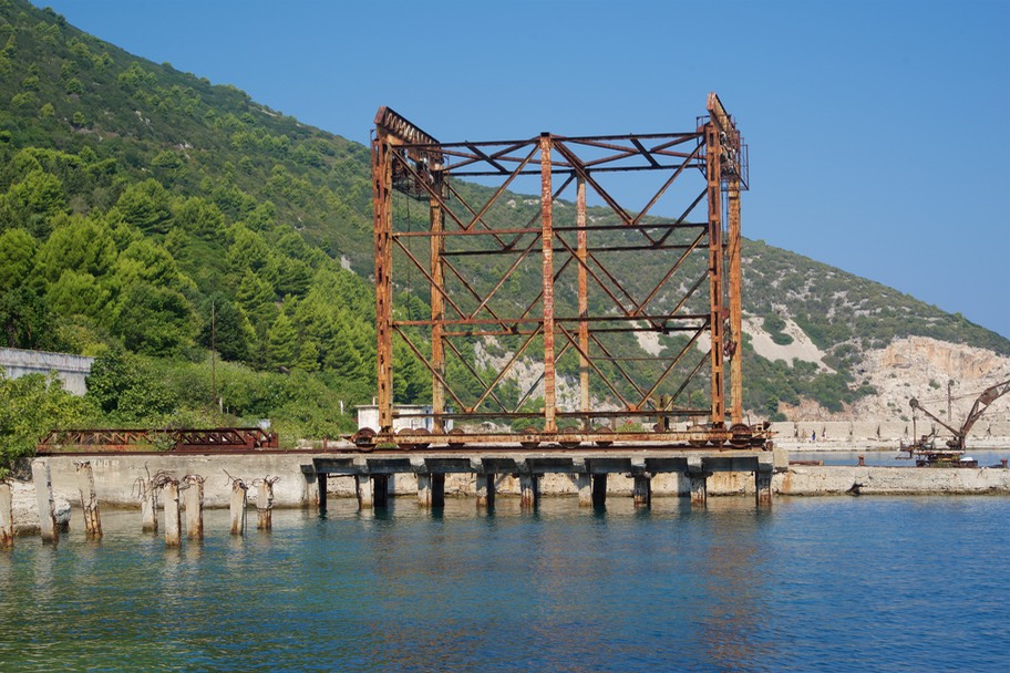 190905 2 Sazan Islands Travel Lift long passed its use by date