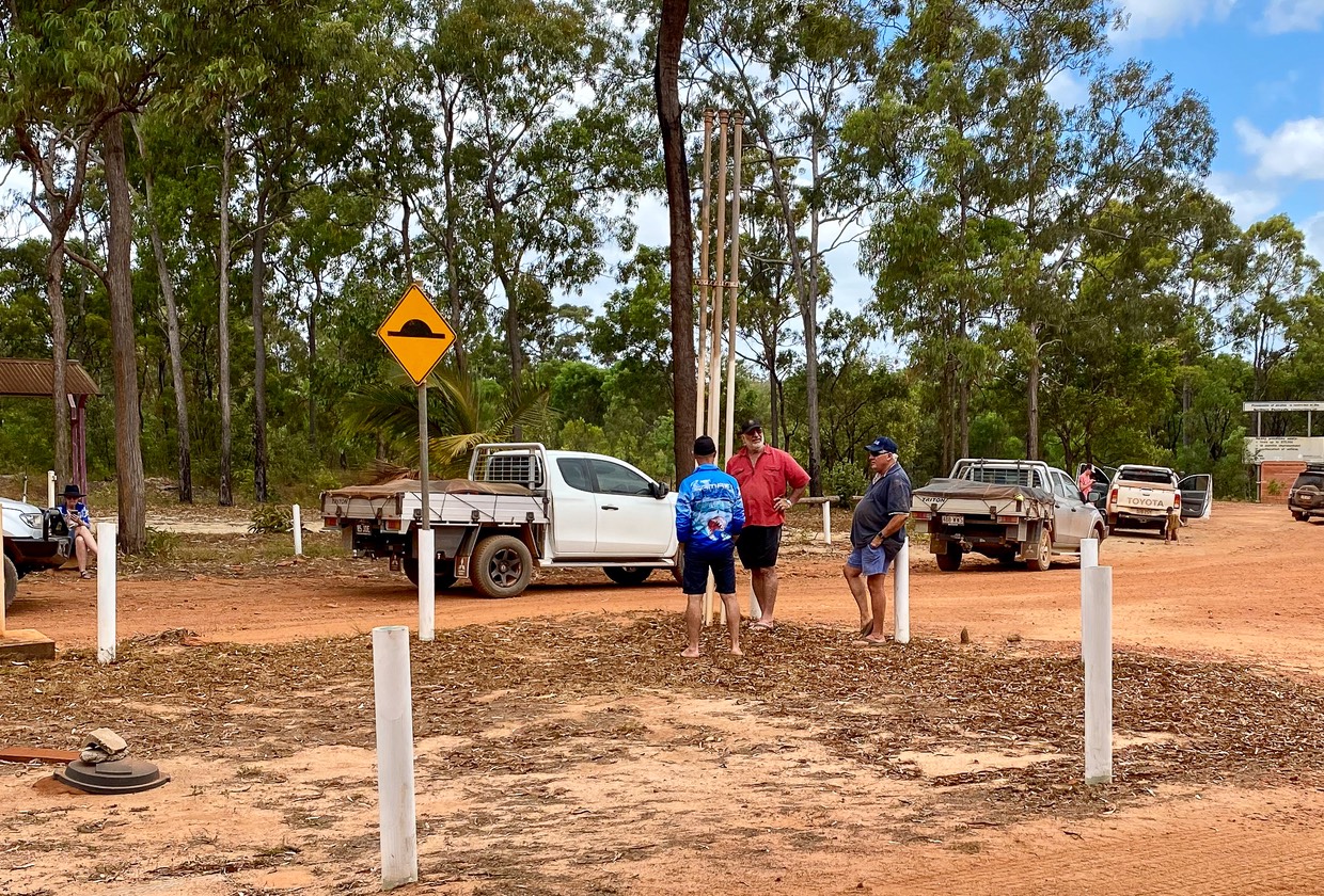 200927 Waiting for the ferry to cross the Jardine River
